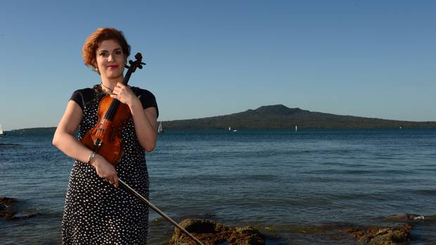 You are currently viewing Winning violinist returns to New Zealand